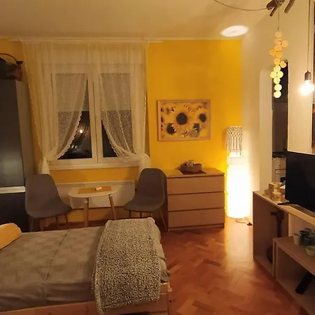 Bgmignonne, So Cozy, So Relaxing, So Near Center Apartment *