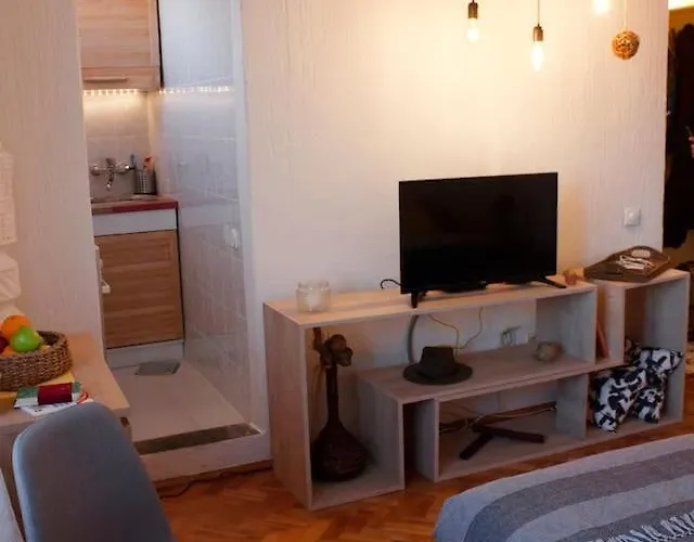 Bgmignonne, So Cozy, So Relaxing, So Near Center