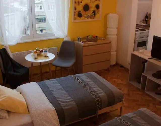 Bgmignonne, So Cozy, So Relaxing, So Near Center